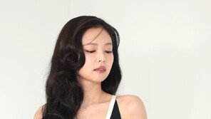 “제니랑 커피 한잔” 소속사까지 찾아간 유튜버…논란에 결국 사과