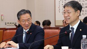 [정치 한 컷]‘4개월 공백’ 깨고 국회 온 노경필 신임 법원행정처장