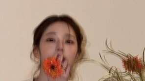 [사진기자의 사談진談/송은석]“흔들린 사진도 괜찮아”… 날것의 미학 담는 젠지의 카메라