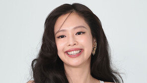 “제니랑 커피 마시려” 소속사 무작정 찾아간 유튜버…사생팬 논란에 사과