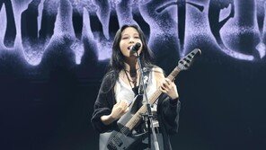 록 사운드로 돌아온 권진아… “자기혐오의 역사와 위로”