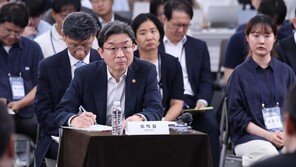 “주담대 한도 축소에 밤잠 설쳐… 무주택자 규제 풀어달라”