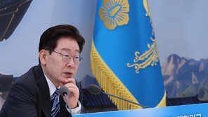 李 “공직자 술자리서 옆에 젊은 이성 앉히지 마라”