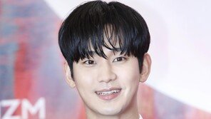 ‘광고 복귀’ 김수현, 차기작 40편 몰렸다…업계도 ‘촉각’