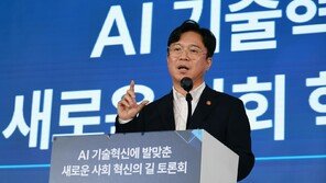 노동장관 “정년 연장안, 청년 고용 패키지와 함께 나와야”