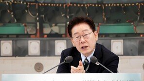 李 지지율 3%P 떨어져 55%…민주 38%·국힘 22%