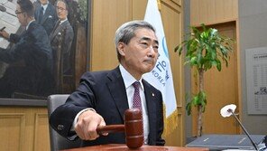 한은, 3년6개월 만에 긴축 전환…‘年3%대 금리 시대’ 열리나