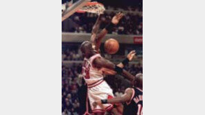 ［ＮＢＡ］쿠코치  ２６득점  ４리바운드…『시카고  보물』