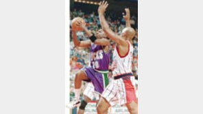 ［ＮＢＡ］로드맨  １７리바운드…「황소」  ７연승  돌진