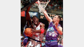 ［ＮＢＡ／서부결승３차］휴스턴  첫승…유타에  １１８－１００