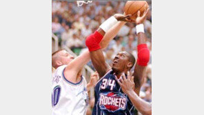 ［ＮＢＡ］「홈  불패」유타，휴스턴  꺾고  ３승２패