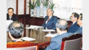 ［與경선  혼탁－과열실태］돈으로…  자리로…  買票說  파다