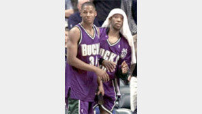 [NBA]밀워키 '꼴찌 돌풍' 예고…인디애나 물리쳐