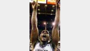 [NBA 플레이어]새크라멘토 구한 '만능' 크리스 웨버