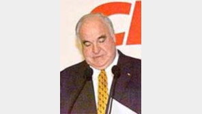 [인물주가/하한가]헬무트 콜 비자금 '자물통' TV증언대 설지도