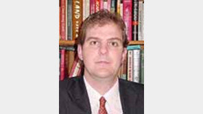 [세계의 눈]피터 벡/4·19정신이 숨쉬는 나라