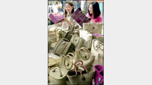 [패션 포토뉴스]여름엔 왕골핸드백