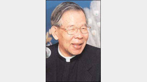 [인문사회]'사제서품 50돌' 김수환추기경 전집 출간