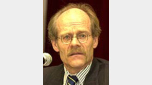 [금융]잉게스 IMF국장 ＂공적자금 투입은행 민영화 서둘러야＂