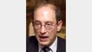 [세계의 눈]필립 골럽/유럽이 나설 때다