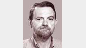 [세계의 눈]제임스 코튼/미, 印尼 정치개입 신중해야