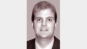 [세계의 눈]피터 벡/편지-사진 교환만이라도…