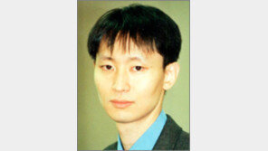 [특파원 칼럼/김기현]‘민주화 도미노’ 美·러 신경전