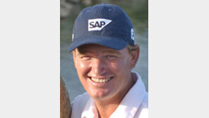 [골프]어니 엘스 2주연속 샴페인… 카타르마스터스 역전우승