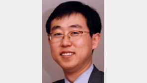 [기자의 눈/천광암]日은 공무원 특혜 줄이는데…