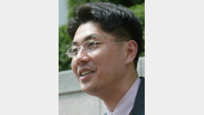 [기자의 눈/송진흡]한국은행의 위험한 숫자놀음