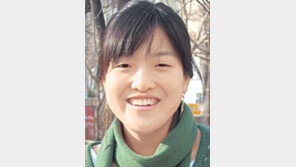 '서울역 목도리녀' 김지은씨 "드릴수 있는게 목도리밖에…"