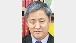 미술 자료 수집의 달인 “도서관 열었어요”… 김달진 소장