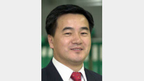 [기자의 눈/이인철]교육혁신위원장의 부적절한 처신