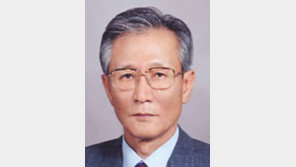 신문윤리위원장 강신욱씨