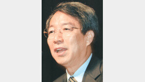 정운찬 “이론으로 무장한 교수가 경제문제 해결에 더 적합”