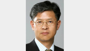 [광화문에서/박제균]야누스, 혹은 표변(豹變)