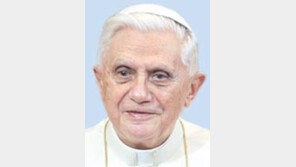 교황의 응수… ‘反다빈치 코드’ 책 펴내