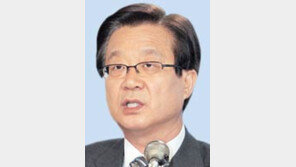 강재섭 “사퇴 안한다” vs 소장파, 총사퇴 요구…내홍 격화