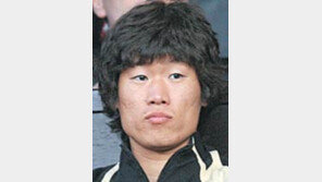 [프리미어리그 이야기]박지성 수술 발표 미룬 게 음모?