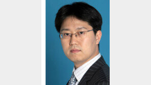 [기자의 눈/최창봉]배포조차 못하는 ‘차세대 경제교과서’