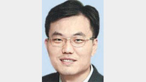 [이코노 카페]재계 인맥 “정치권과 불가근 불가원”