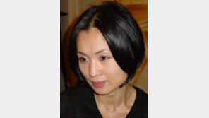 [동아광장/조경란]책상과 이불