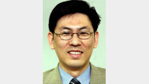 [기자의 눈/김상훈]건강검진 연기 파동… 고래싸움에 서민 골탕