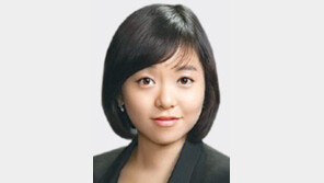 [기자의 눈/이미지]판결 비판할 수 있지만… 판사집 앞 집단시위는?