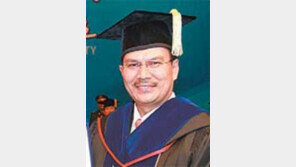 [전북]국립인도네시아대 소만트리 총장 전북대서 명예 박사학위 받아