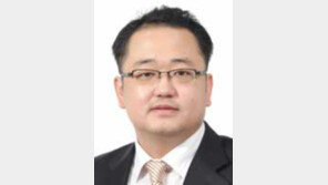 [기자의 눈/김용석]정파싸움 자제… ‘토론 모델’ 보여준 방통위 1기