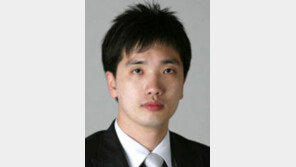 [기자의 눈/한우신]약사들에겐 쓴소리 한마디도 못하면서…