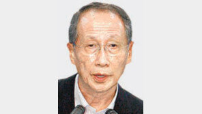 [‘안철수 바람’ 정치권 요동]너무 나간 윤여준? 안철수 뿔났나