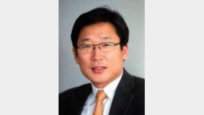 [오늘과 내일/송평인]디지털 시대의 名士 정치