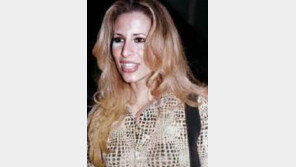 카다피 걱정돼 전화한 딸 “다 끝났다” 듣고… 